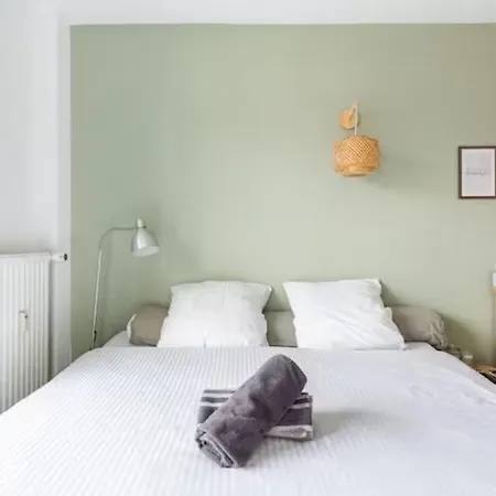 Homestay Maison Des Voyageurs Jade - Paris Orly *
